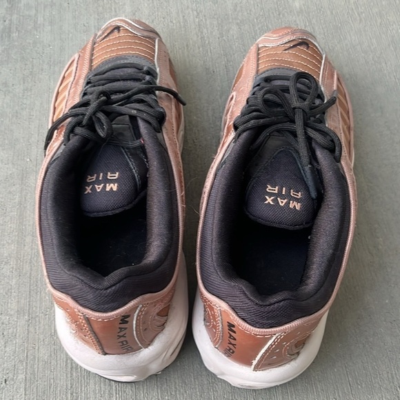 NIKE Air Max Tailwind lV Sneakers Size 10 - Picture 3 of 9